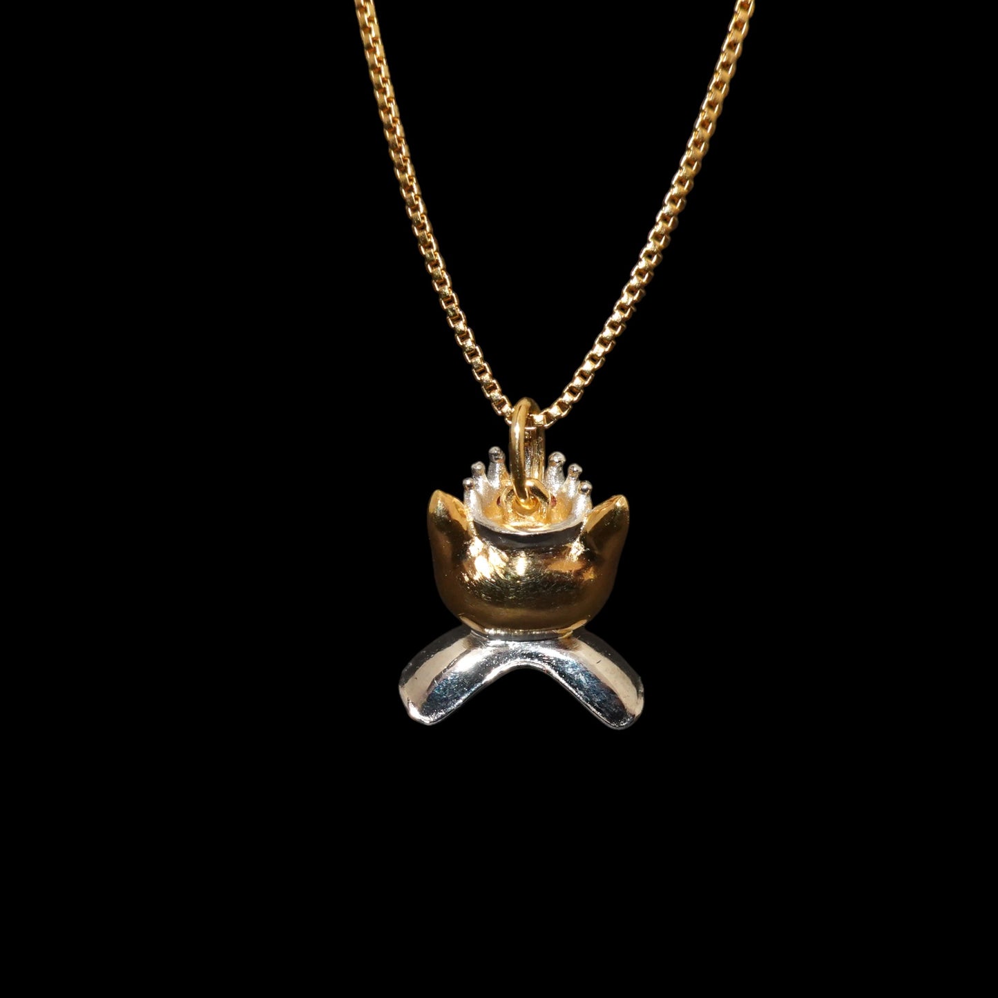 Colgante Bembu, La Gata Reina de Corazones