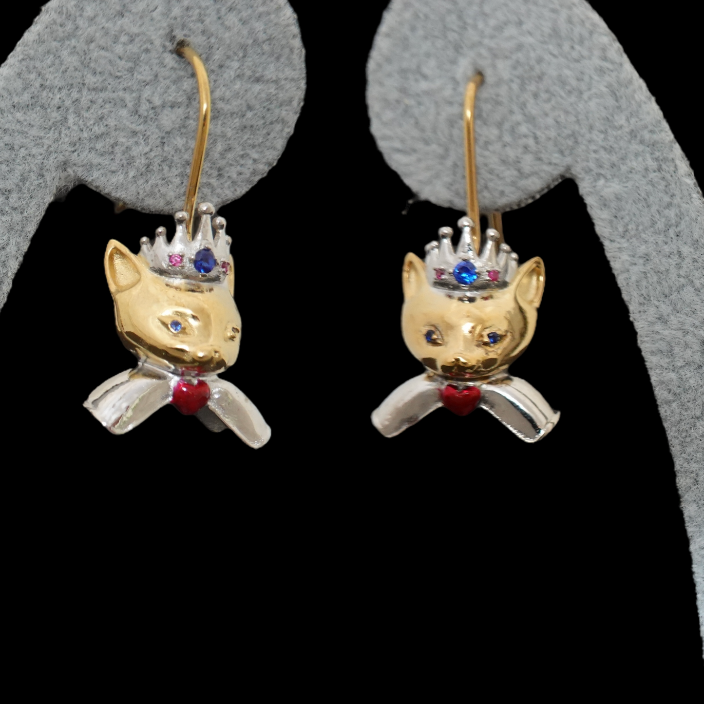 Aretes Bembu, La Gata Reina de Corazones