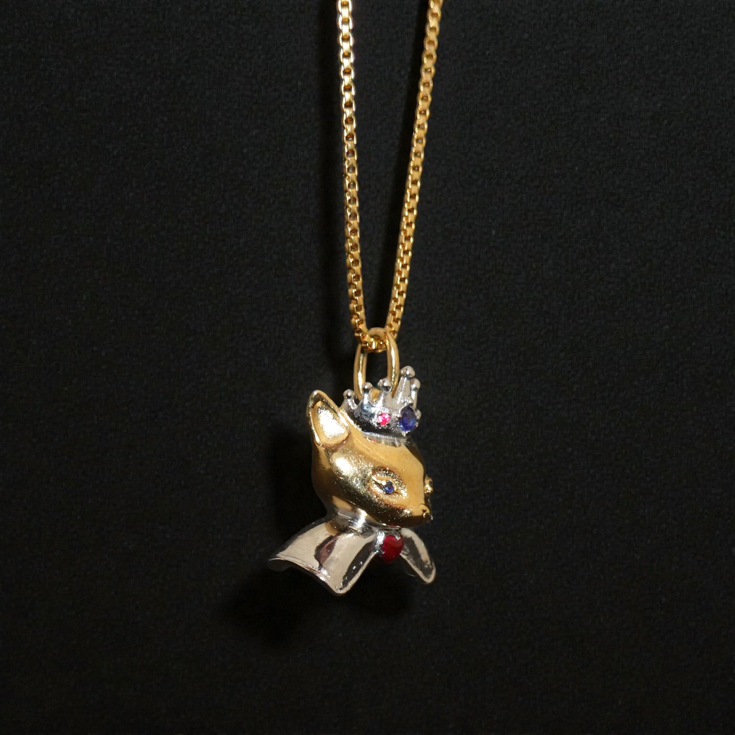 Colgante Bembu, La Gata Reina de Corazones